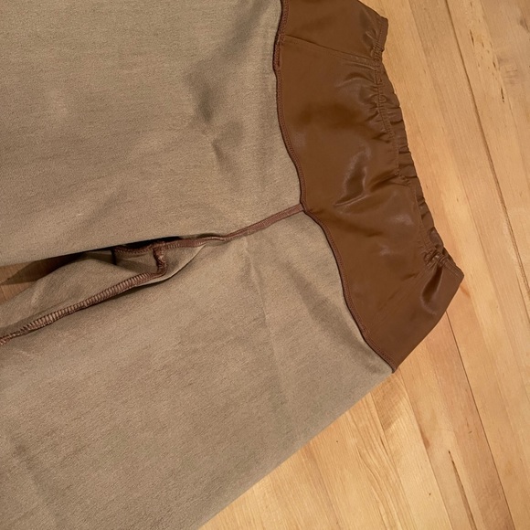 Aritzia Wilfred Free Daria ankle length vegan leather pants size small. Rich tan - Picture 8 of 8